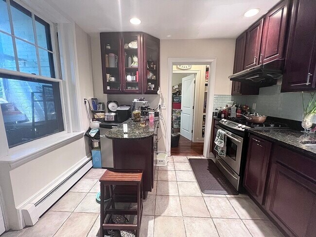 Foto del edificio - 354 Tappan St