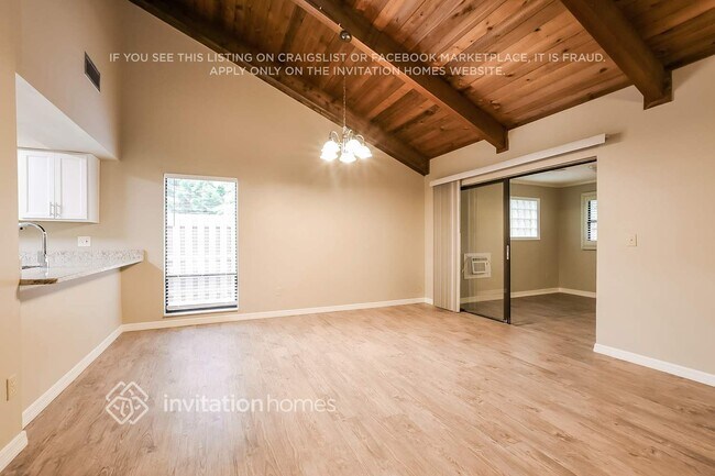 Foto del edificio - 1124 Dappled Elm Ln