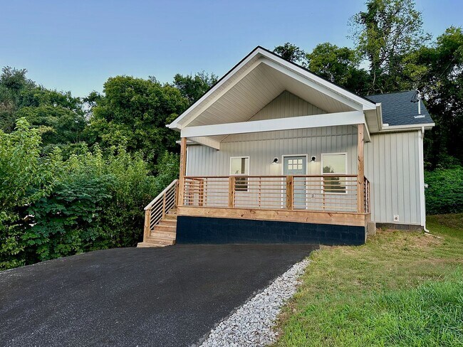 Knoxville 37921 - Modern 3BR/2BA | Near Do... - Knoxville 37921 - Modern 3BR/2BA | Near Do... House