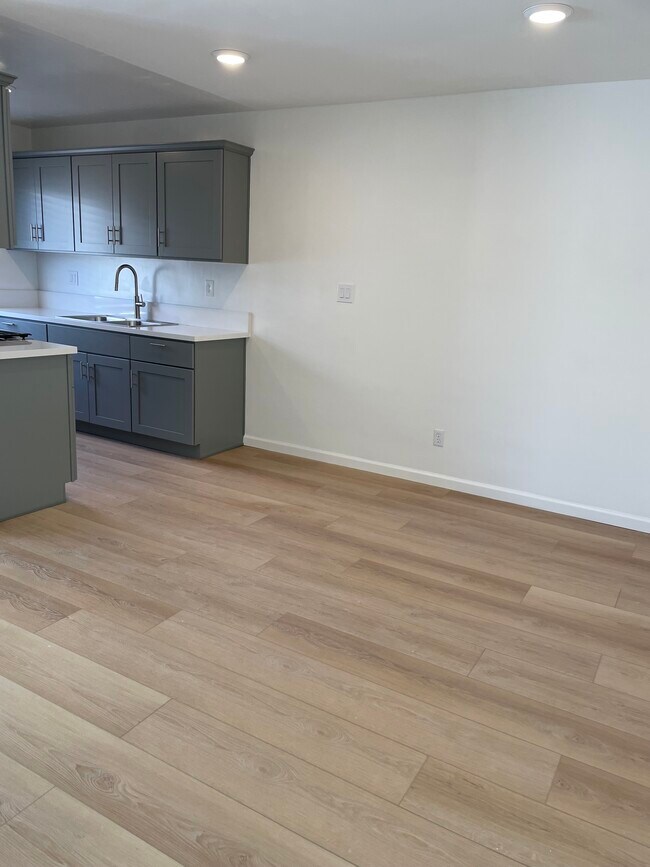 Comedor - 2450 Purdue Ave