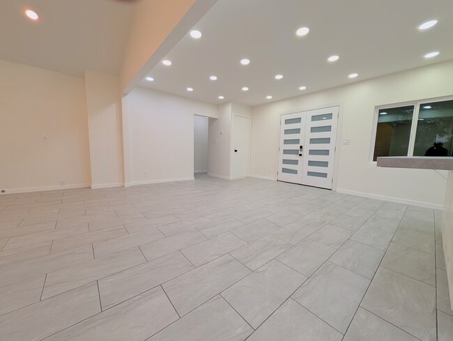 Foto del edificio - 18700 Collins St