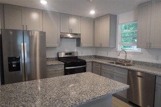 Building Photo - 8119 Glenbrook Dr