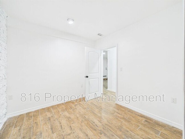 Building Photo - 1108 E 40th St