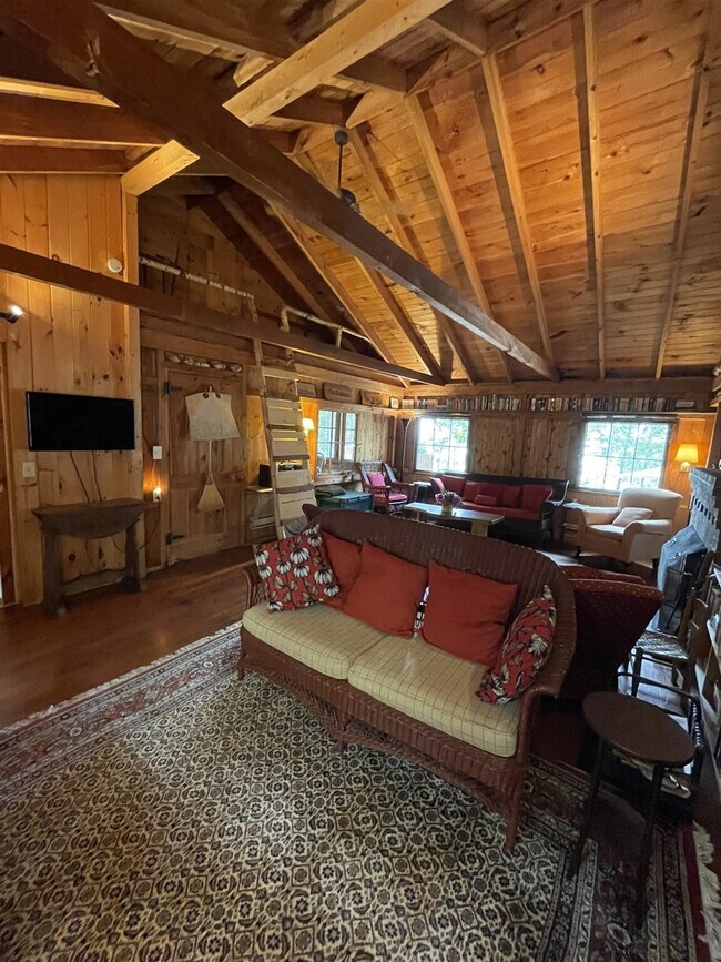 Building Photo - 9 Long Point Rd