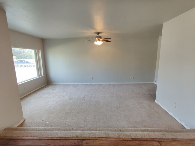 Foto del edificio - Central Pasco Duplex for Rent