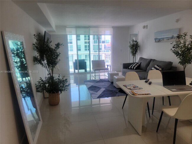 Building Photo - 1200 Brickell Bay Dr