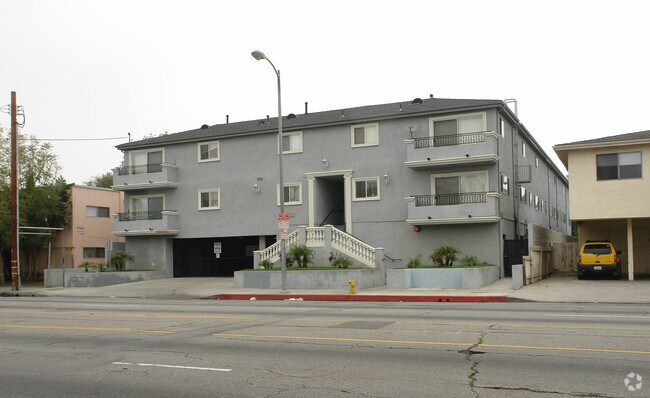 Foto del edificio - 13823 Sherman Way