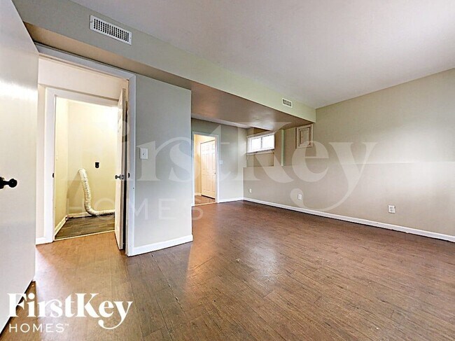 Foto del edificio - 1154 Rathbone Ave