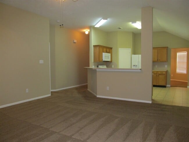 Building Photo - 2750 Hidden Spring Falls Dr
