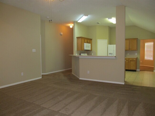 Foto del edificio - 2750 Hidden Spring Falls Dr