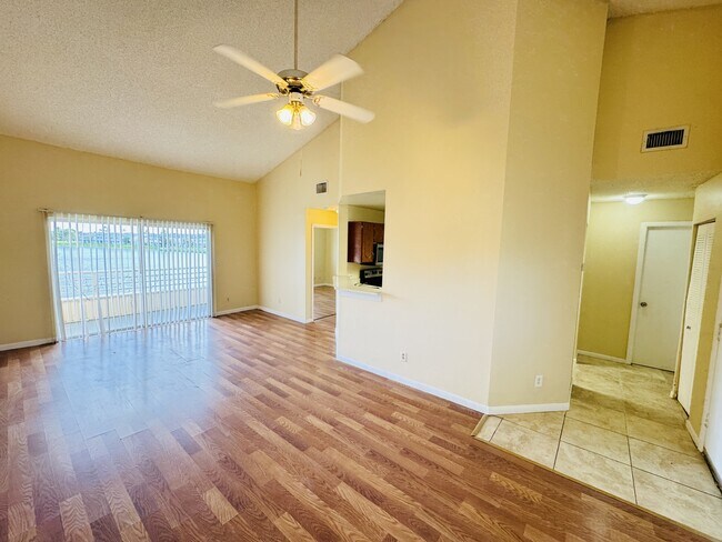 Foto del edificio - 3449 NW 44th St