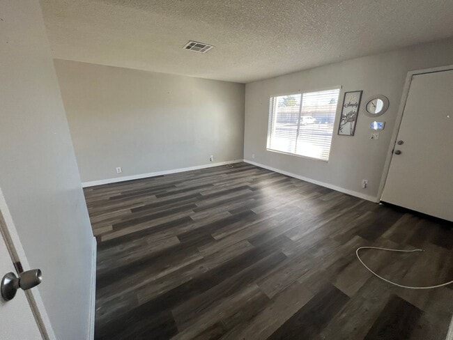 Building Photo - STUNNING 4BD/2BA SINGLE STORY IN HENDERSON. NO HOA!!