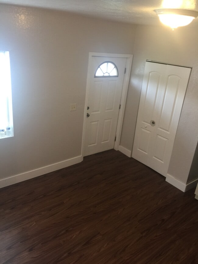 Entry way - 559 Locust St