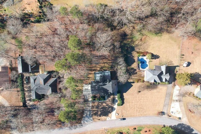 Building Photo - 1480 Old Salem Dr SE