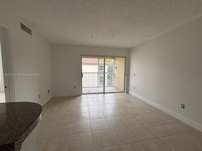 Building Photo - 440 S Park Rd