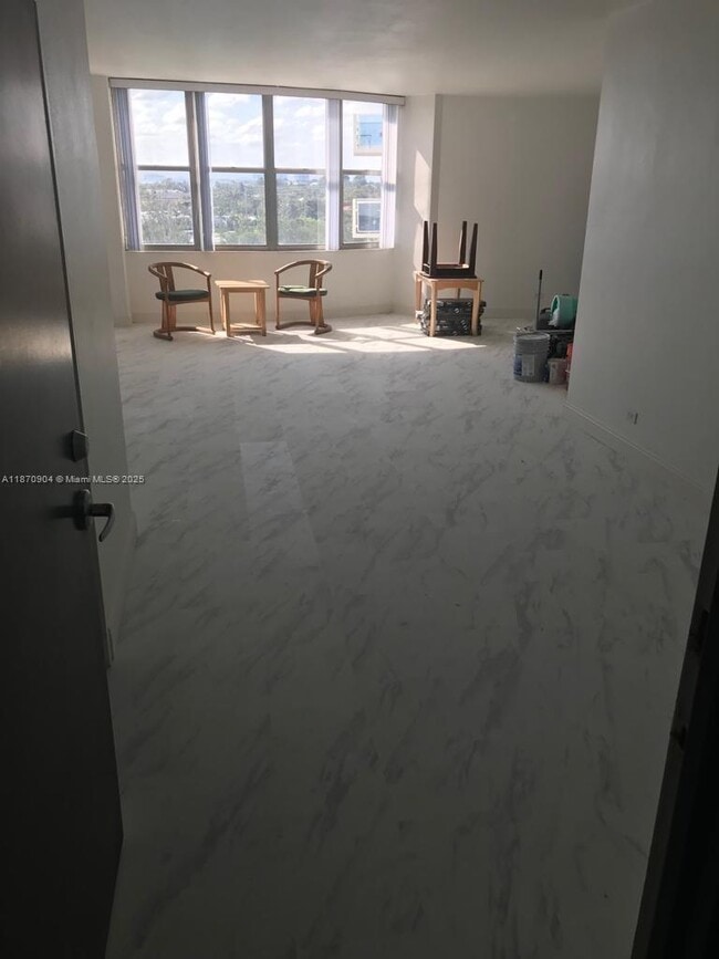 Foto del edificio - 7441 Wayne Ave