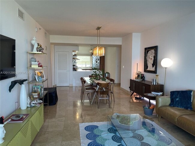 Foto del edificio - 601 NE 36th St
