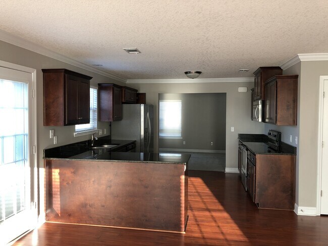 Foto del edificio - FOR RENT