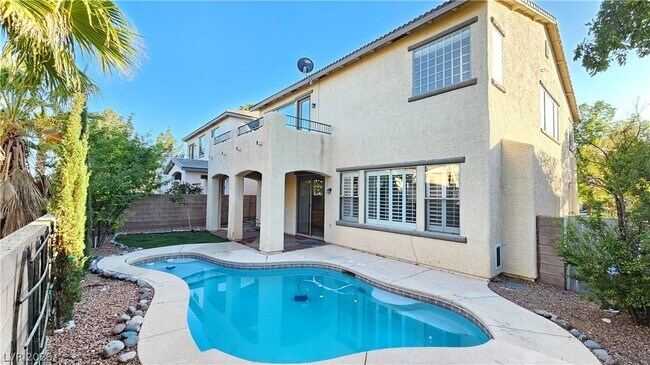 Foto del edificio - 326 Carlisle Crossing St