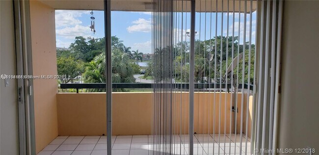 Foto del edificio - 802 NW 87th Ave