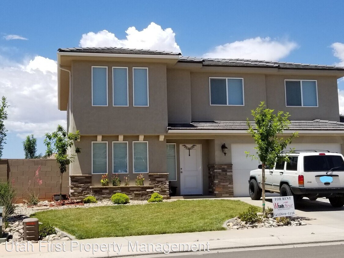 Primary Photo - 4 br, 2.5 bath House - 3195 East Livia Dr.