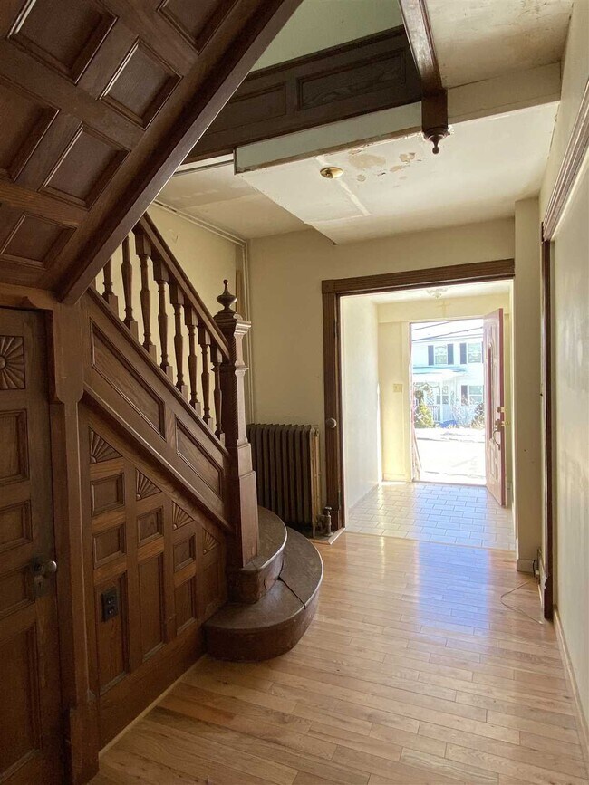 Building Photo - 115 Vineyard Ave
