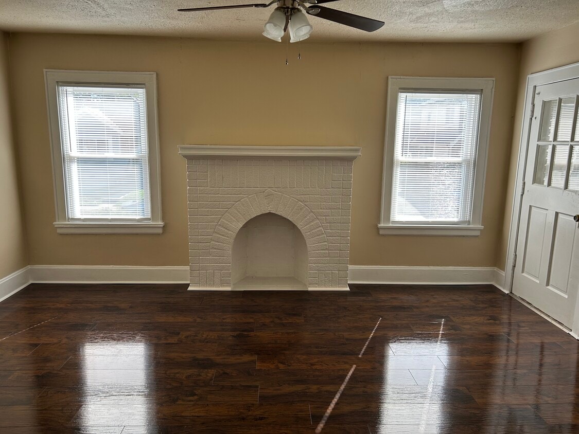 Primary Photo - 1802 Lawn Ave