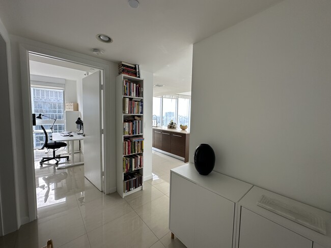 Building Photo - 475 Brickell Ave