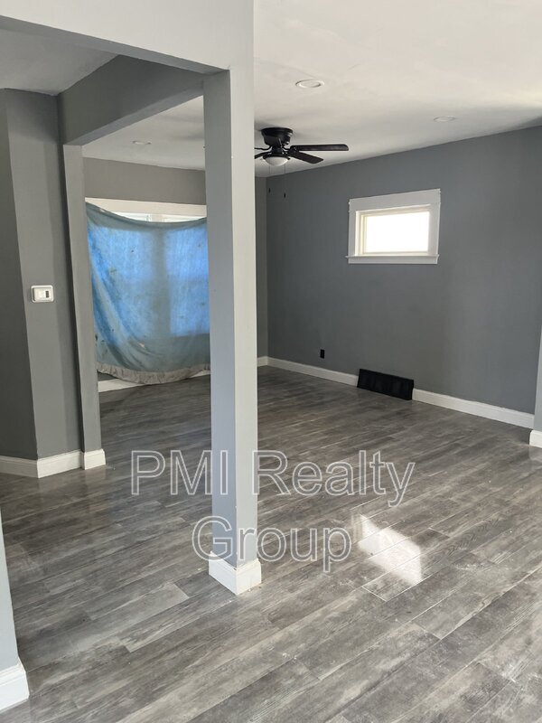 Foto del edificio - 12203 Castlewood Ave