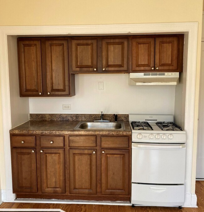 Foto del edificio - 3335 W Diversey Ave