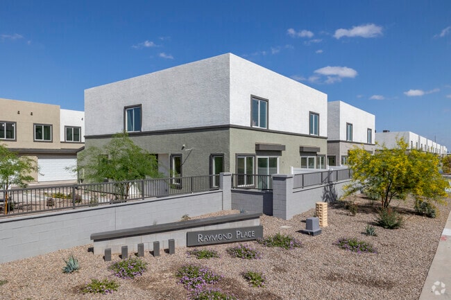 Foto del edificio - Raymond Place Townhomes