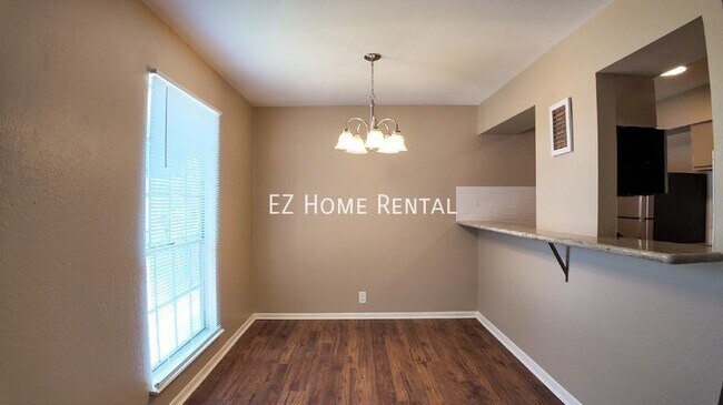 Foto del edificio - Price to Lease Fast! $899/mth!