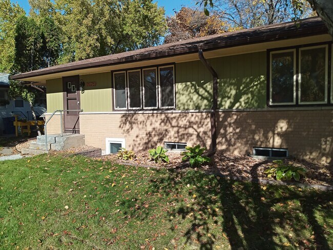 Parte frontal de la unidad - 7875 Firwood Way NE