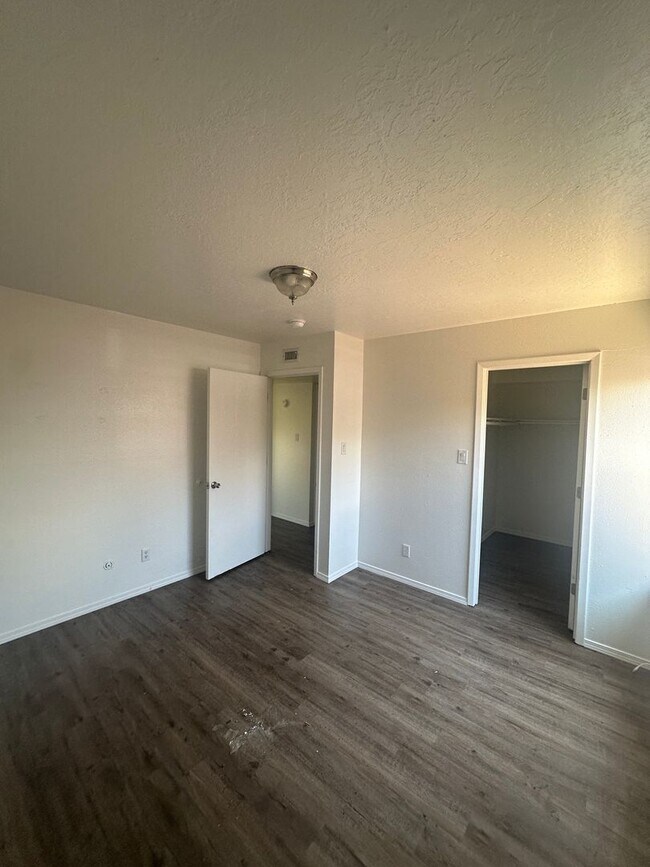 Foto del edificio - 1237 Menaul Blvd NW