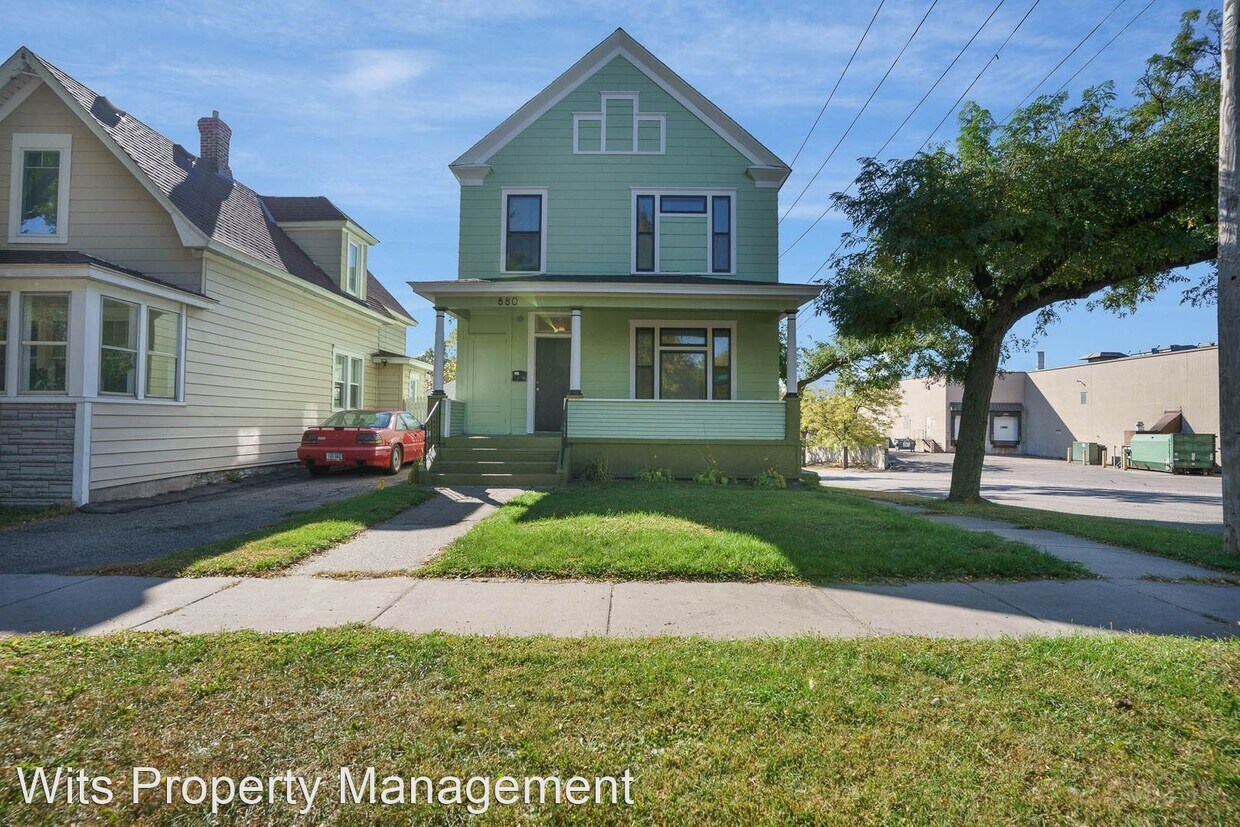 Primary Photo - 6 br, 2 bath House - 880 York Ave