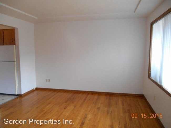 Building Photo - 1177-1177 NE 65th Ave