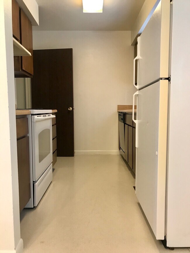 Foto del edificio - 2141-2128 28th Ave Ct