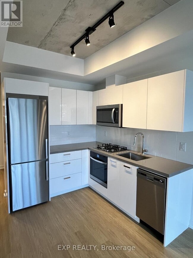 Building Photo - 195 McCaul St