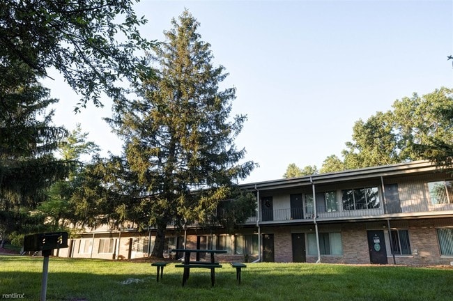 Building Photo - 1804 Hamilton Rd