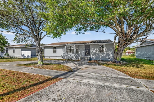 Building Photo - 539 NW 8th Ave