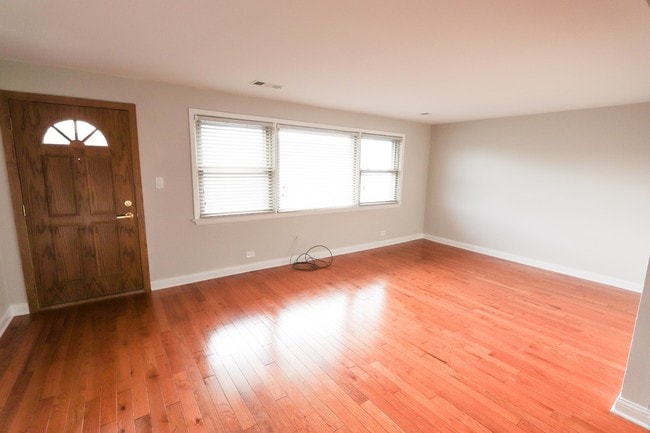 Building Photo - 4943 W 63rd St