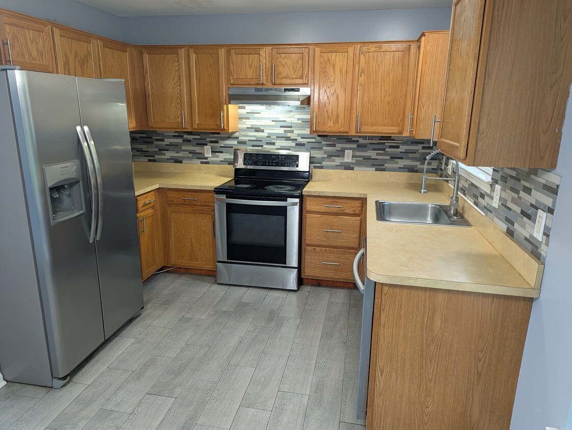 Primary Photo - 20736 Williamson St