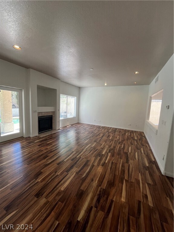 Foto del edificio - 8629 Copper Falls Ave