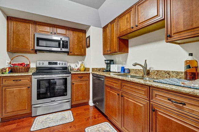 Building Photo - 5600 N Flagler Dr