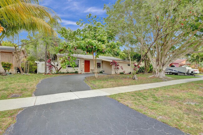 Foto del edificio - 7697 Forest Blvd