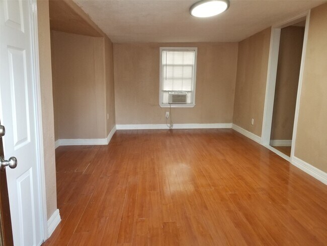 Foto del edificio - 4714 Sharon St