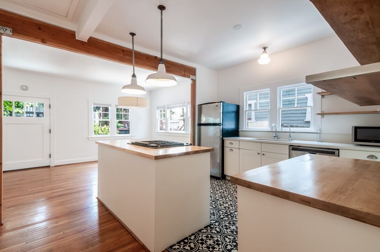 Foto principal - 715 N Hoover St