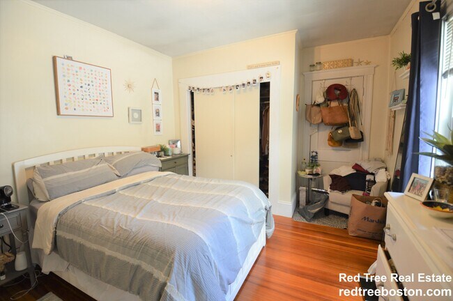 Foto del edificio - 18 Hunnewell Ave