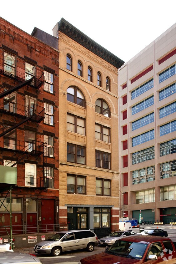 Building Photo - 397 Washington St
