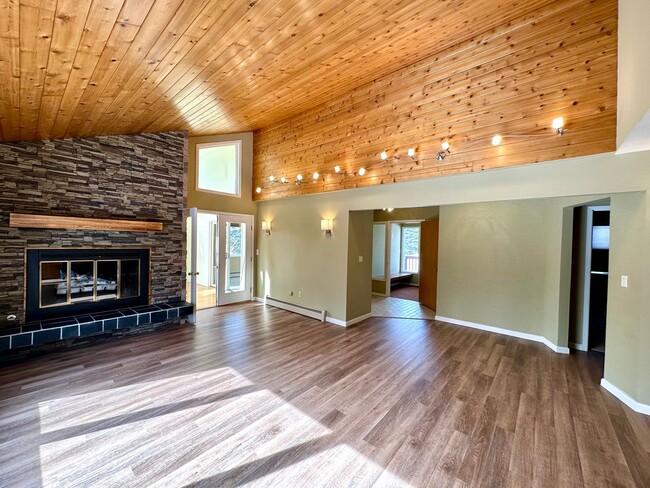Building Photo - BRAND NEW REMODEL!